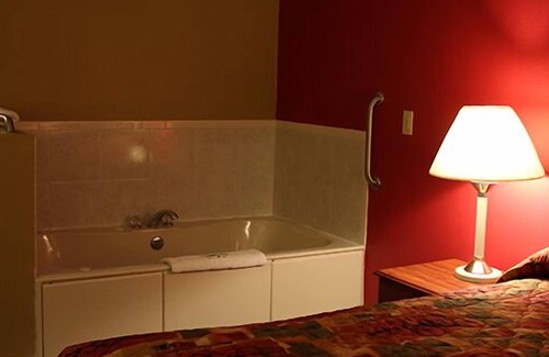 Schererville Hotel | HomeTown Inn & Suites