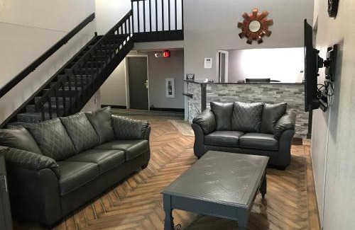 Clearwater Hotel | HomeTown Inn