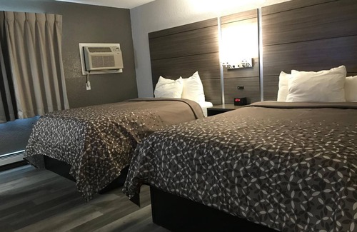 Clearwater Hotel | HomeTown Inn