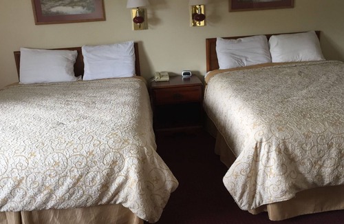 Morganfield Hotel | Hometown Inn