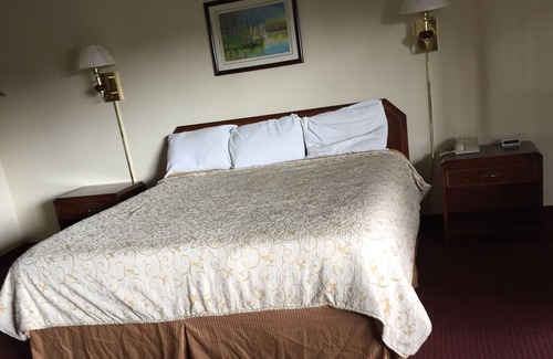 Morganfield Hotel | Hometown Inn