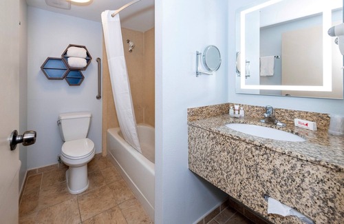New Castle Hotel | HomeTowne Studios by Red Roof Wilmington - New Castle