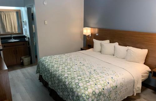 New London Hotel | HomeTowne Studios by Red Roof Mystic - New London
