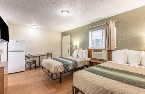 Casselberry Hotel | HomeTowne Studios by Red Roof Orlando - Casselberry