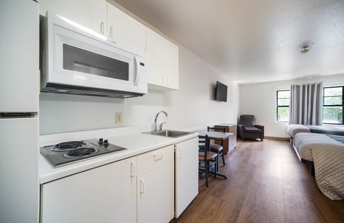 Airport Township Hotel | HomeTowne Studios by Red Roof St. Louis - Airport/N Lindbergh