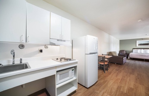 Airport Township Hotel | HomeTowne Studios by Red Roof St. Louis - Airport/N Lindbergh