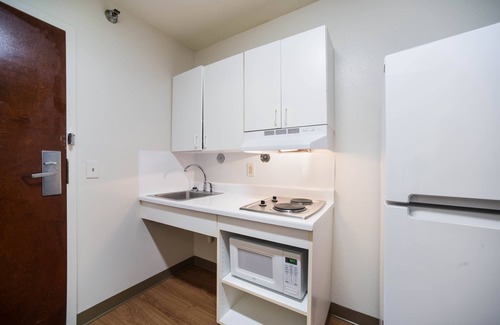Airport Township Hotel | HomeTowne Studios by Red Roof St. Louis - Airport/N Lindbergh