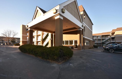 Eiber Hotel | HomeTowne Studios by Red Roof Denver - Lakewood West