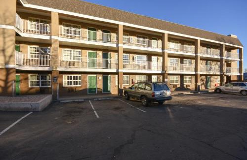 Eiber Hotel | HomeTowne Studios by Red Roof Denver - Lakewood West