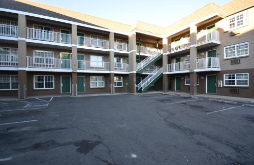 Eiber Hotel | HomeTowne Studios by Red Roof Denver - Lakewood West