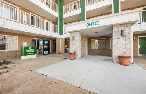 Mesquite Hotel | HomeTowne Studios by Red Roof Dallas - Mesquite