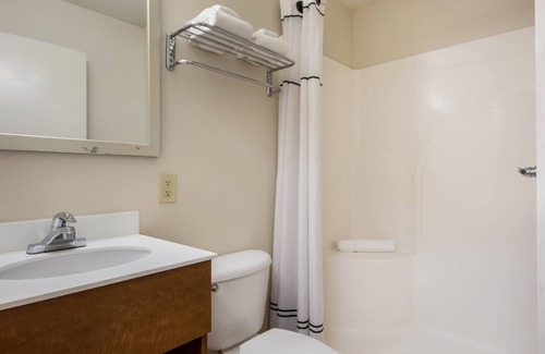 Mesquite Hotel | HomeTowne Studios by Red Roof Dallas - Mesquite