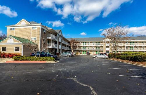 Chamblee Hotel | HomeTowne Studios by Red Roof Atlanta - Chamblee