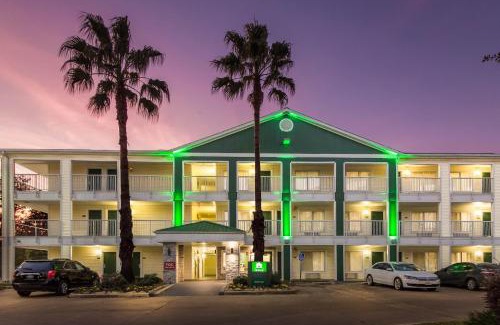Fairbanks Hotel | HomeTowne Studios by Red Roof Houston - Northwest