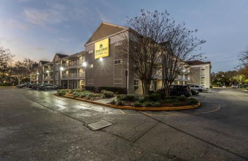 Casselberry Hotel | HomeTowne Studios by Red Roof Orlando - Casselberry