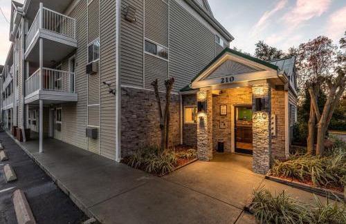 Casselberry Hotel | HomeTowne Studios by Red Roof Orlando - Casselberry
