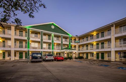 McNeil Hotel | HomeTowne Studios by Red Roof Austin