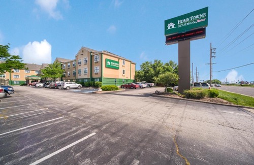 Airport Township Hotel | HomeTowne Studios by Red Roof St. Louis - Airport/N Lindbergh