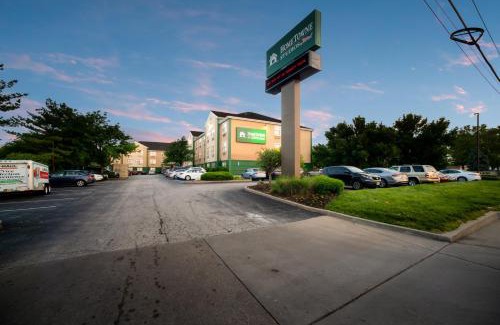 Airport Township Hotel | HomeTowne Studios by Red Roof St. Louis - Airport/N Lindbergh