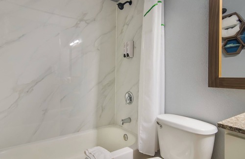North Aurora Hotel | HomeTowne Studios by Red Roof & Conference Center Chicago – N Aurora/Naperville