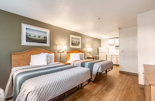 Norcross Hotel | HomeTowne Studios by Red Roof Atlanta NE - Peachtree Corners