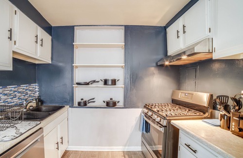 Homewood House | Homewood Home ~ 1 Mi to Metra Station!