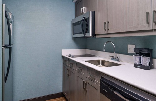 Des Moines Hotel | Homewood Suites by Hilton Des Moines Airport