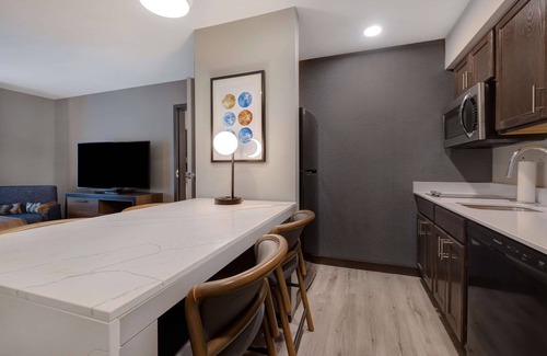 Oak Creek Hotel | Homewood Suites by Hilton Oak Creek Milwaukee