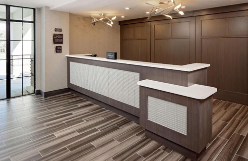 Ronkonkoma Hotel | Homewood Suites By Hilton Ronkonkoma