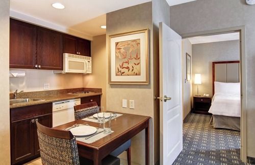 Oakville Hotel | Homewood Suites by Hilton Toronto Oakville