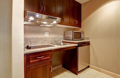 Airport Corporate Hotel | Homewood Suites by Hilton Toronto Airport Corporate Centre
