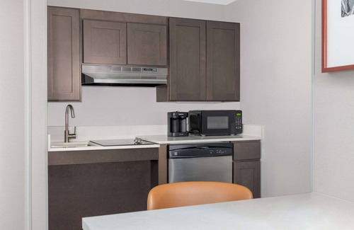 Troy Hotel | Homewood Suites by Hilton Detroit-Troy