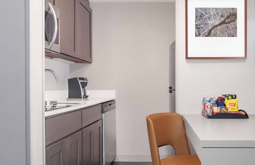 Troy Hotel | Homewood Suites by Hilton Detroit-Troy