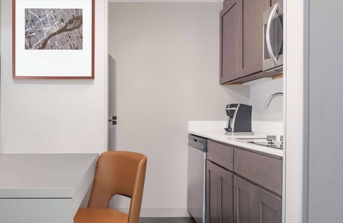 Troy Hotel | Homewood Suites by Hilton Detroit-Troy
