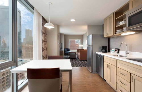 West Loop Gate Hotel | Homewood Suites by Hilton Chicago West Loop Fulton Mkt Area