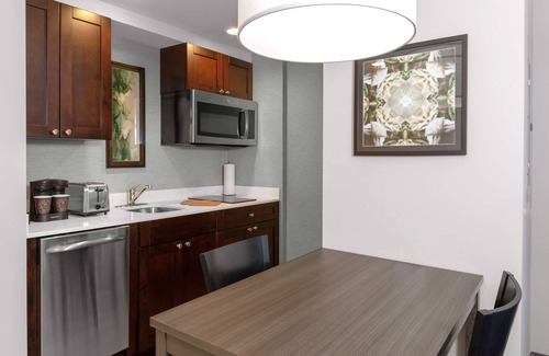 Lansing Hotel | Homewood Suites by Hilton Lansing Eastwood