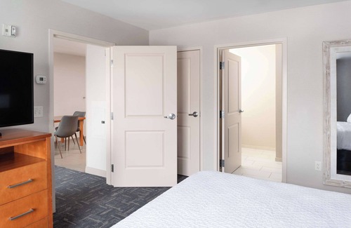 Nashua Hotel | Homewood Suites by Hilton Gateway Hills Nashua