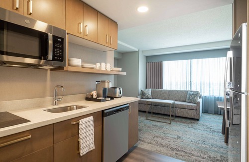 Downtown Toledo Hotel | Homewood Suites by Hilton Toledo Downtown