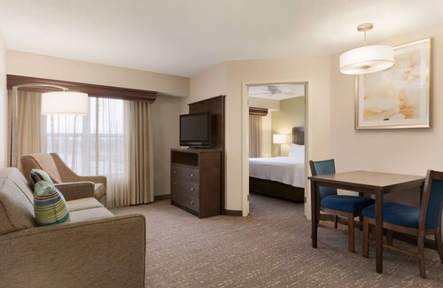 Maumee Hotel | Homewood Suites Toledo Maumee