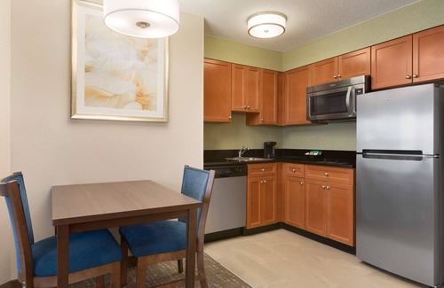 Maumee Hotel | Homewood Suites Toledo Maumee