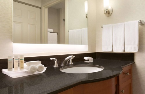 Maumee Hotel | Homewood Suites Toledo Maumee