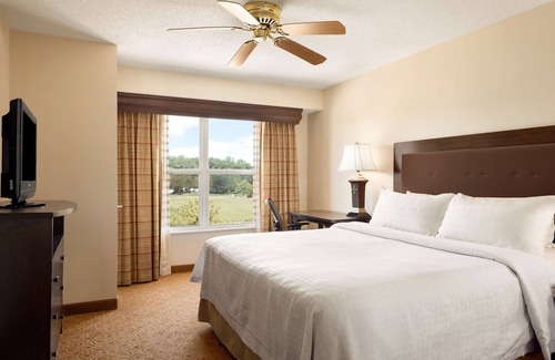 Maumee Hotel | Homewood Suites Toledo Maumee
