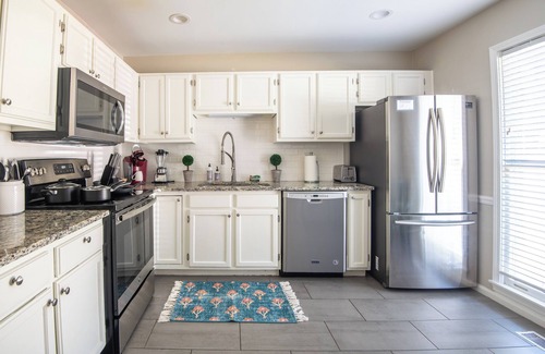 Homewood House | Homewood Townhome-2.5 Baths/King Beds/Free Parking