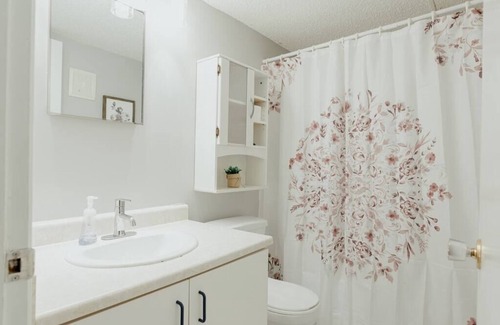 Fort McMurray Apartment | HOMEY 2 BR | Near NLRHC | Corporate Rental | WiFi