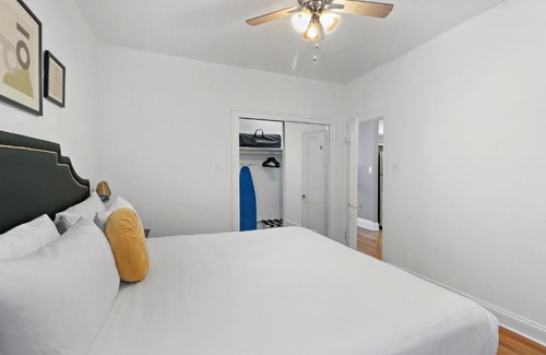 Lake View East Apartment | Homey 2BR Unit in Boystown, Steps from Everything - Stratford 2N 3N rep