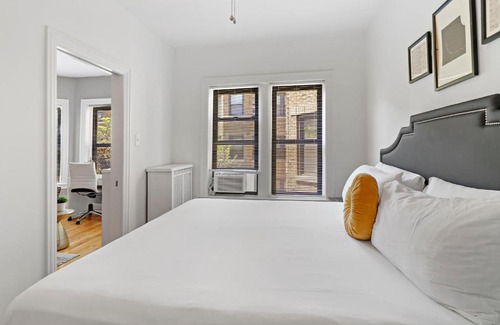 Lake View East Apartment | Homey 2BR Unit in Boystown, Steps from Everything - Stratford 2N 3N rep