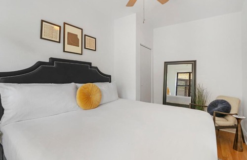 Lake View East Apartment | Homey 2BR Unit in Boystown, Steps from Everything - Stratford 2N 3N rep