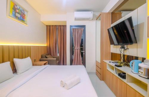 Depok Apartment | Homey and Stylish Studio Room at Transpark Cibubur Apartment By Travelio