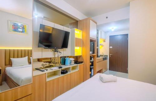 Depok Apartment | Homey and Stylish Studio Room at Transpark Cibubur Apartment By Travelio