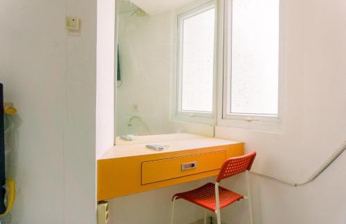 Tangerang Apartment | Homey and Tidy Studio Room Aeropolis Apartment By Travelio